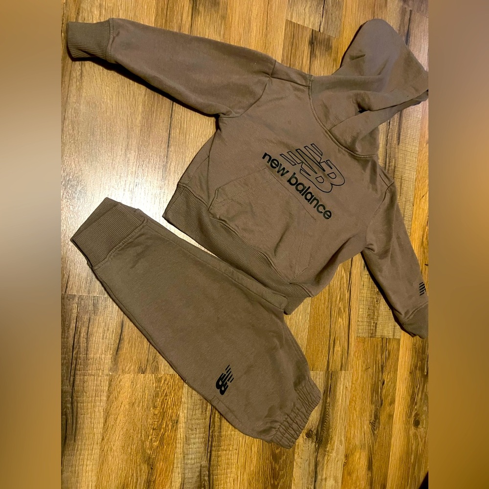 New balance sweatsuit